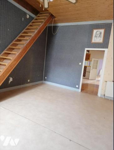 Maison de village : cuisine, séjour, sde, wc 3 chambres, grenier aménageable. un Studio indépendant.