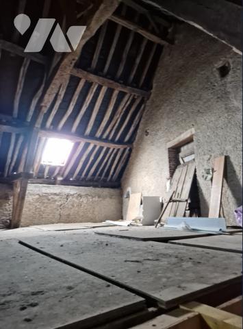 Maison de village : cuisine, séjour, sde, wc 3 chambres, grenier aménageable. un Studio indépendant.