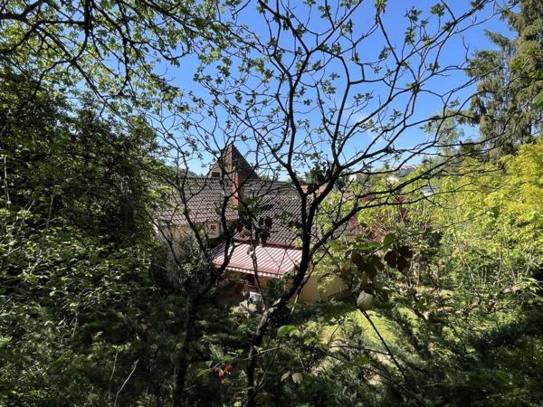 Maison ancienne - Sarlat-la-caneda En Périgord Noir, dans SARLAT, maison d'environ 200 m² habitables avec garage, cave, séchoir à tabac et piscine à rénover sur plus d'un hectare de terrain constructible. Ensemble unique.