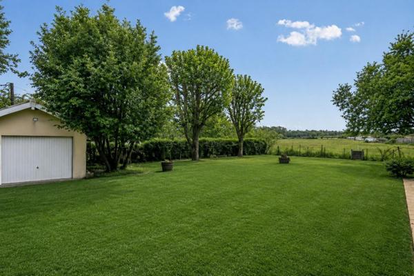 33450 MONTUSSAN - Maison de plain-pied sur parcelle arborée de plus de 1600 m²