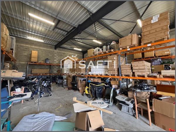 Zone artisanale de Martignas, entrepôt de 220 m2 - hauteur de 7 m - porte sectionnelle de 4 m.