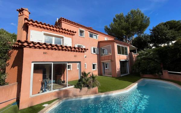 Maison à vendre    7 pièces • 171 m2 La Seyne-sur-Mer