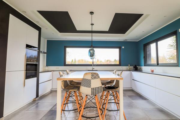 Superbe Maison Moderne sur Terrain Paysagé de 7030 m² – 603 000 €