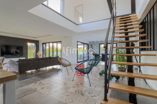 Superbe Maison Moderne sur Terrain Paysagé de 7030 m² – 603 000 €