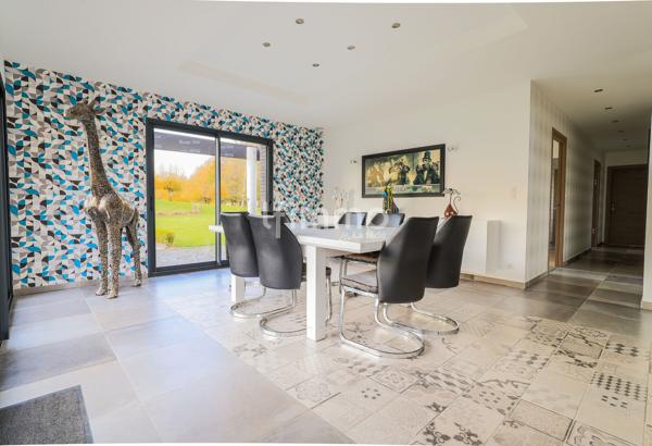 Superbe Maison Moderne sur Terrain Paysagé de 7030 m² – 603 000 €