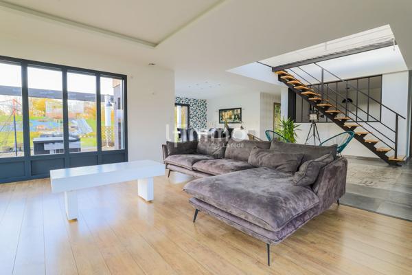Superbe Maison Moderne sur Terrain Paysagé de 7030 m² – 603 000 €