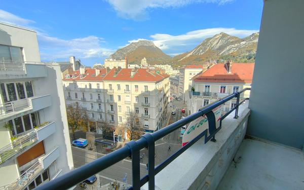 Appartement à vendre    5 pièces • 130,63 m2 Grenoble