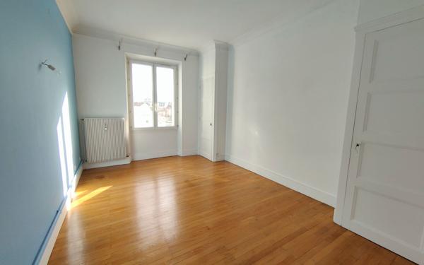 Appartement à vendre    5 pièces • 130,63 m2 Grenoble