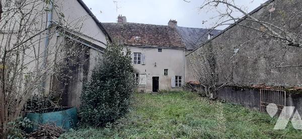 Maison en centre ville à restaurer avec jardin
