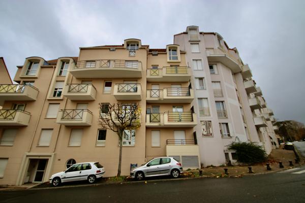 Cormeilles-en-Parisis (95240) A vendre à Cormeilles en Parisis beau 3 pièces, 69 m2, 2 chambres, avec 2 parkings en sous-sol.