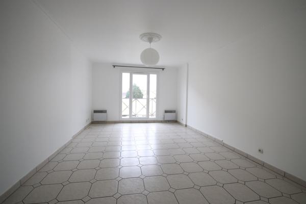 Cormeilles-en-Parisis (95240) A vendre à Cormeilles en Parisis beau 3 pièces, 69 m2, 2 chambres, avec 2 parkings en sous-sol.