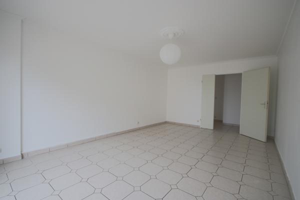 Cormeilles-en-Parisis (95240) A vendre à Cormeilles en Parisis beau 3 pièces, 69 m2, 2 chambres, avec 2 parkings en sous-sol.