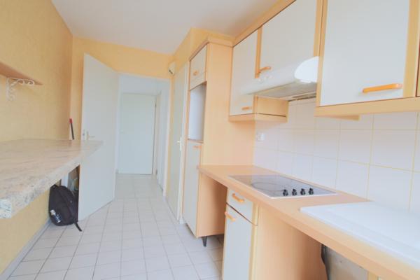 Cormeilles-en-Parisis (95240) A vendre à Cormeilles en Parisis beau 3 pièces, 69 m2, 2 chambres, avec 2 parkings en sous-sol.