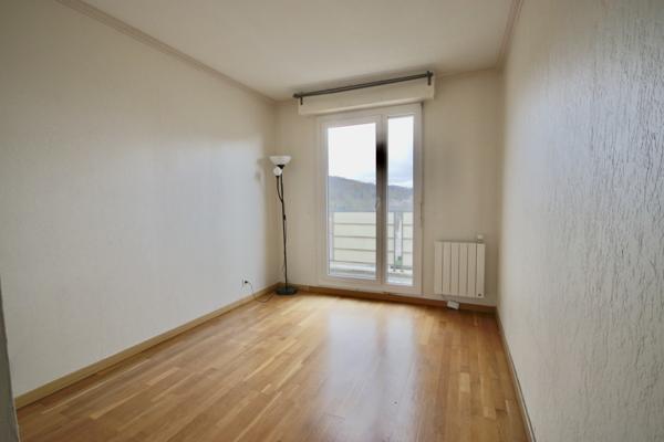 Cormeilles-en-Parisis (95240) A vendre à Cormeilles en Parisis beau 3 pièces, 69 m2, 2 chambres, avec 2 parkings en sous-sol.