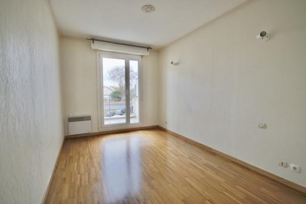 Cormeilles-en-Parisis (95240) A vendre à Cormeilles en Parisis beau 3 pièces, 69 m2, 2 chambres, avec 2 parkings en sous-sol.