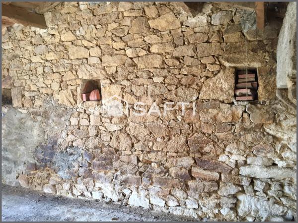 Proche Les Herbiers. A saisir ! Belle grange à rénover sur grand terrain.