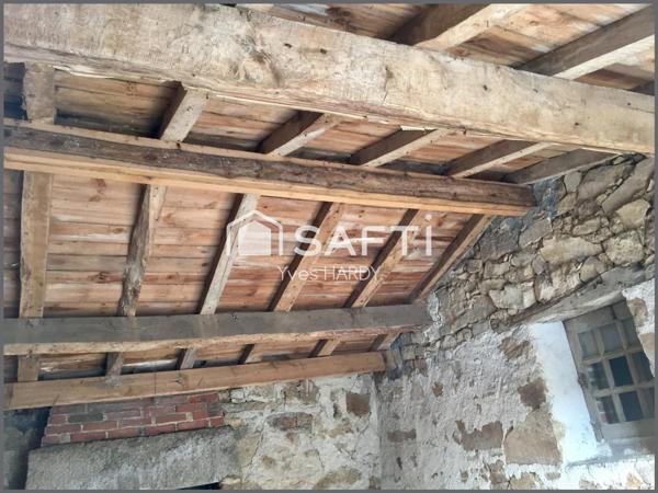 Proche Les Herbiers. A saisir ! Belle grange à rénover sur grand terrain.