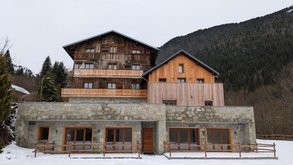 2 pièces au confort moderne avec grande terrasse vue avec sur les montagnes