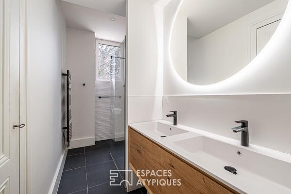 Maison bourgeoise rénovée en fond d’impasse – Tassin bourg