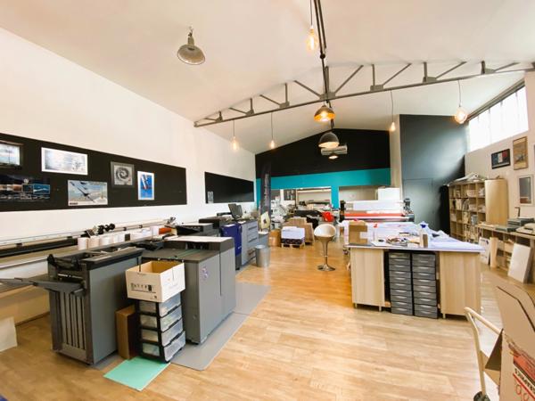 Local commercial de plus de 187m2 à louer SALON DE PROVENCE (13)