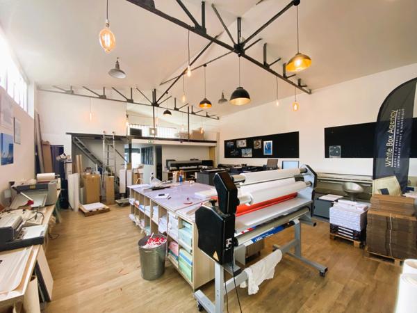 Local commercial de plus de 187m2 à louer SALON DE PROVENCE (13)