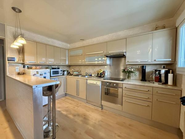 Maison Pontault Combault 6 pièce(s) 146 m2