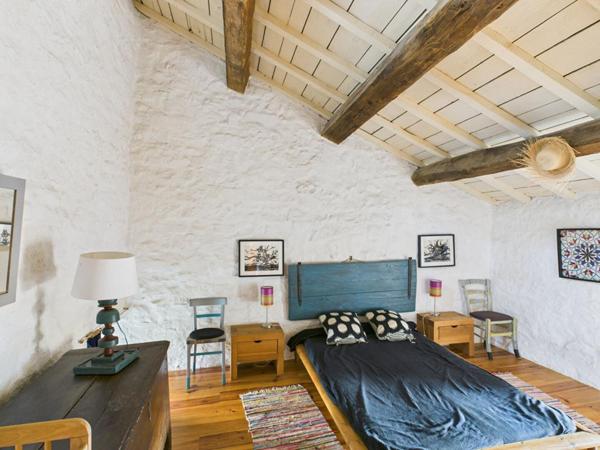 Les Vans (07140)ensemble comprenant trois maisons de village