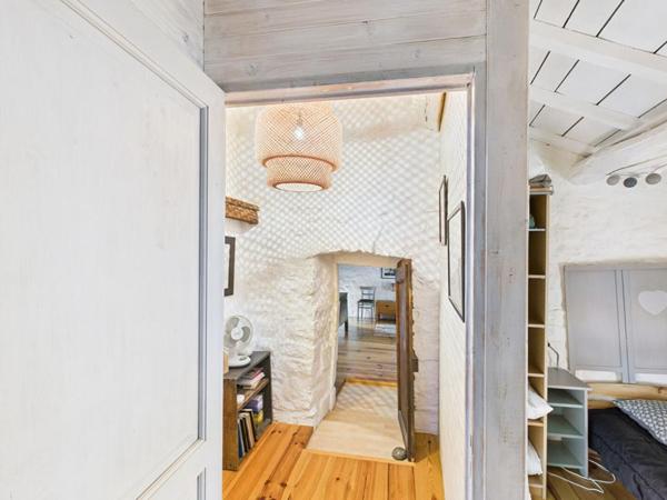 Les Vans (07140)ensemble comprenant trois maisons de village