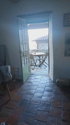 Les Vans (07140)ensemble comprenant trois maisons de village