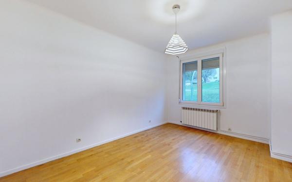 Appartement à louer    3 pièces • 71 m2 Joeuf