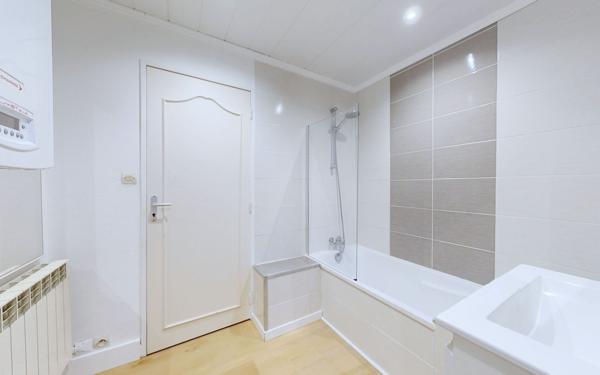 Appartement à louer    3 pièces • 71 m2 Joeuf