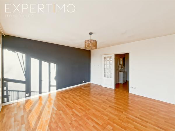 Eaubonne (95600) Eaubonne. 2 pièces de 52 M2 avec cave et parking.