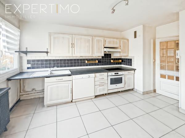 Eaubonne (95600) Eaubonne. 2 pièces de 52 M2 avec cave et parking.