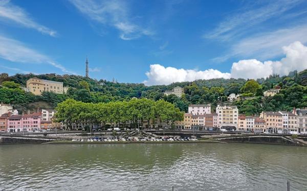 Appartement à vendre    3 pièces • 84,20 m2 Lyon 1