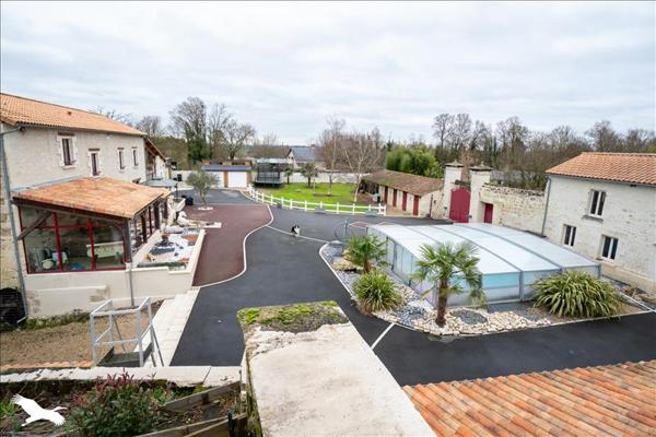 Maison à vendre |  Les Trois-Moutiers |  7 pièces | 241 m²