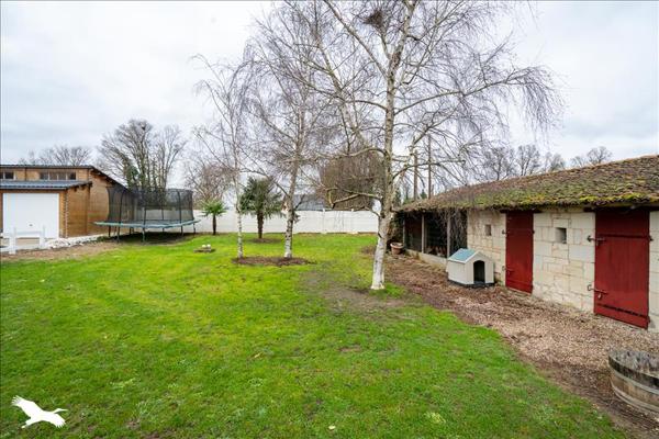 Maison à vendre |  Les Trois-Moutiers |  7 pièces | 241 m²