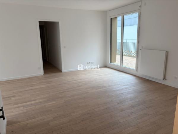 Location Appartement 5 pièces 96.8 m² - Courbevoie 92400