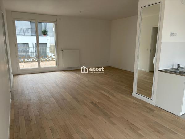 Location Appartement 5 pièces 96.8 m² - Courbevoie 92400
