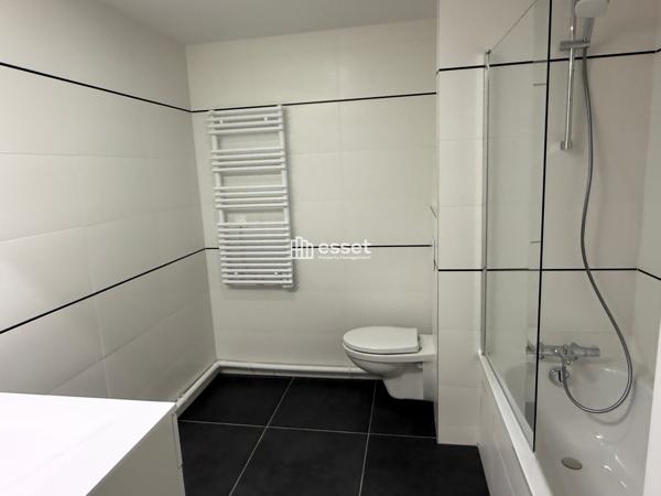 Location Appartement 5 pièces 96.8 m² - Courbevoie 92400