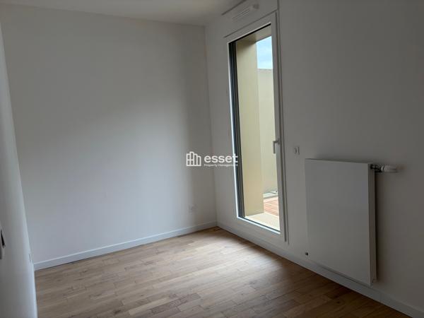 Location Appartement 5 pièces 96.8 m² - Courbevoie 92400