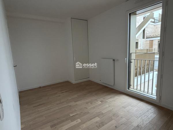 Location Appartement 5 pièces 96.8 m² - Courbevoie 92400