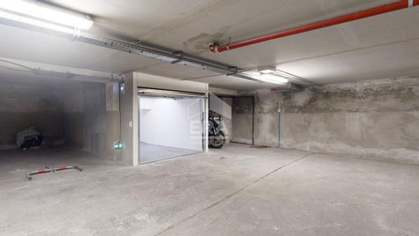 NICE - FLEURS : UN BEAU GARAGE FACILE D'ACCÈS