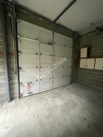 Terrain constructible avec garage : Loches: - Centre ville