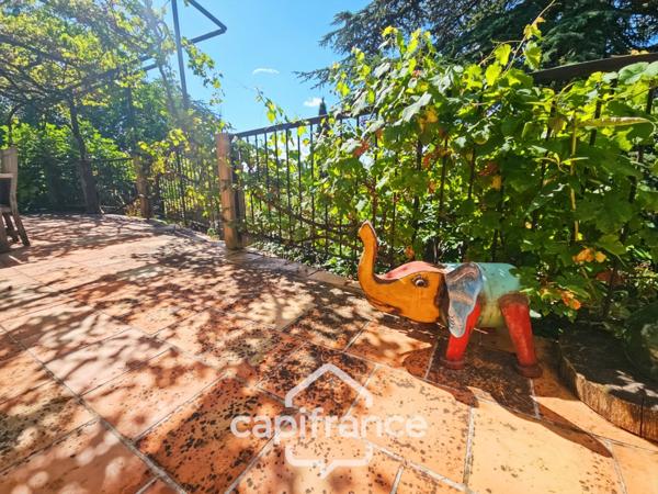 Domaine de charme, 1.7 hectares, 470 m² habitable, 20 couchages, roulotte, piscine, parc avec arbres centenaires