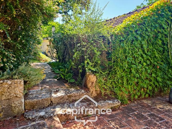 Domaine de charme, 1.7 hectares, 470 m² habitable, 20 couchages, roulotte, piscine, parc avec arbres centenaires