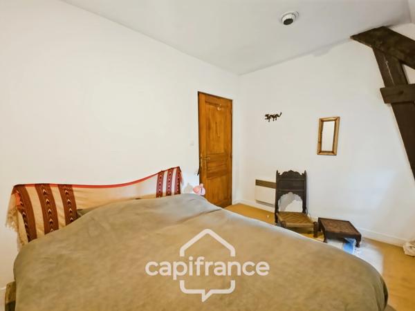 Domaine de charme, 1.7 hectares, 470 m² habitable, 20 couchages, roulotte, piscine, parc avec arbres centenaires