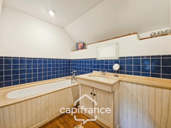 Domaine de charme, 1.7 hectares, 470 m² habitable, 20 couchages, roulotte, piscine, parc avec arbres centenaires