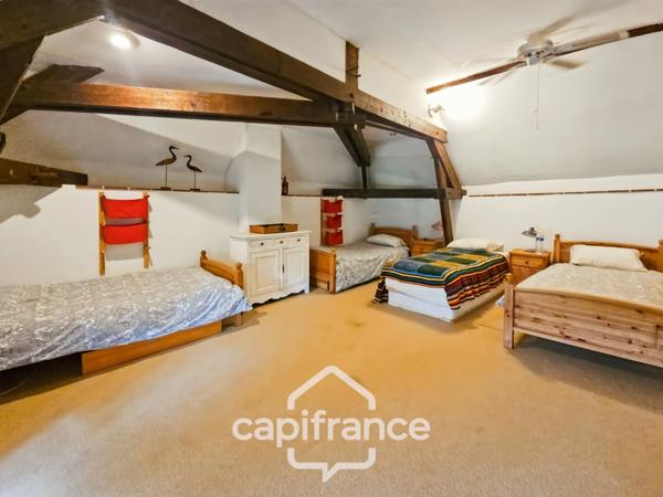 Domaine de charme, 1.7 hectares, 470 m² habitable, 20 couchages, roulotte, piscine, parc avec arbres centenaires