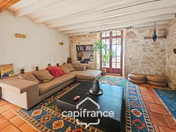 Domaine de charme, 1.7 hectares, 470 m² habitable, 20 couchages, roulotte, piscine, parc avec arbres centenaires