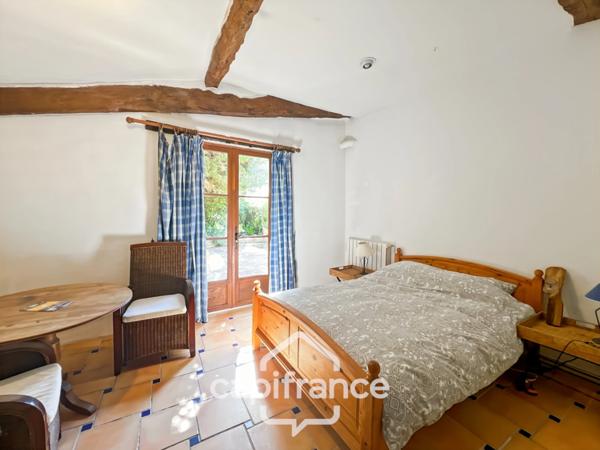 Domaine de charme, 1.7 hectares, 470 m² habitable, 20 couchages, roulotte, piscine, parc avec arbres centenaires